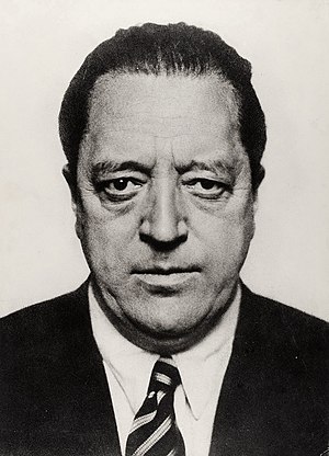 Hugo Erfurth - Portrait Ludwig Mies van der Rohe, 1934.jpg