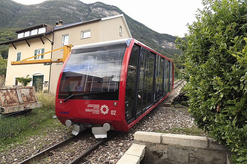 File:I08 049 Mendelbahn, Wagen 2.jpg