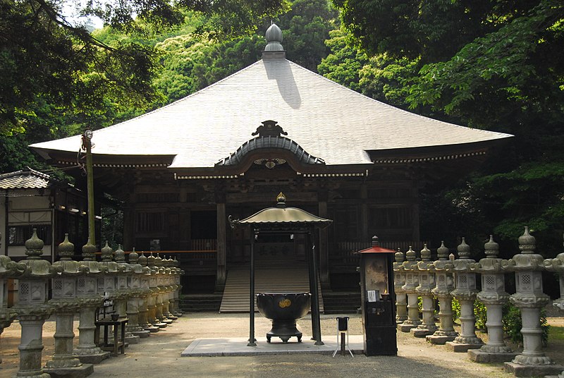 File:Iiyama Kannon.jpg