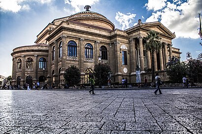 Come arrivare a Teatro Massimo Vittorio Emanuele con i mezzi pubblici - Informazioni sul luogo