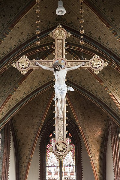 File:Interieur, overzicht van het uit hout gebeeldhouiwde triomfkruis uit 1907 - Sint Nicolaasga - 20532782 - RCE.jpg