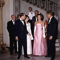 Jacqueline Kennedy Onassis: Thời thơ ấu, Hôn nhân, Đệ Nhất Phu nhân