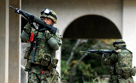 Tập_tin:Japan_Ground_Self_Defense_Force_soldiers_patrol_through_the_Central_Training_Area's_combat_town_March_17._The_JGSDF_recently_started_using_the_CTA_for_training_in_accordance_with_the_U.S._-_Japan_Alliance.jpg