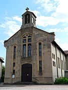 圣女贞德教堂（法语：Église Sainte-Jeanne-d'Arc de Vénissieux）