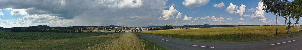 Panorama města od silnice na Velké Opatovice