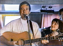 John Allan Cameron actuando en 1990