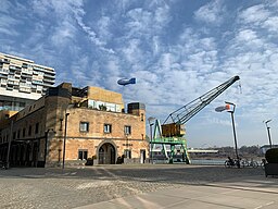 Köln Rheinauhafen Halle 12 mit Heissluftballons