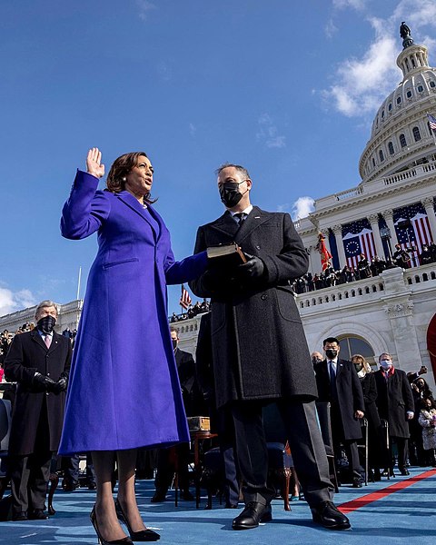 File:Kamala Harris taking oath for vice presidency b.jpg