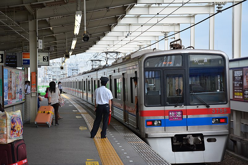 File:Keisei 3700 series at Aoto Station.jpg