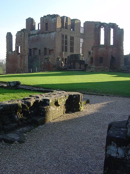 File:Kenilworth Castle hall.jpg