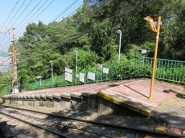 File:Kintetsu-Kasumigaoka-Station-platform2.jpg