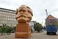 Copia in plastica del monumento di Karl Marx di Chemnitz davanti al Museo del lavoro di Amburgo per la mostra "Kapital".