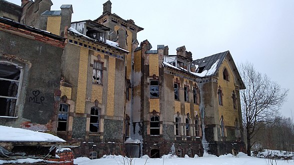 Belogorka village and a monumental mansion of Eliseevs (1912). The place is popular among tourists, so the expedition met other 3 groups of visitors despite of bad weather