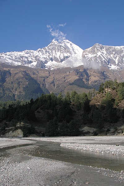 File:Larjung (Nepal)1.jpg