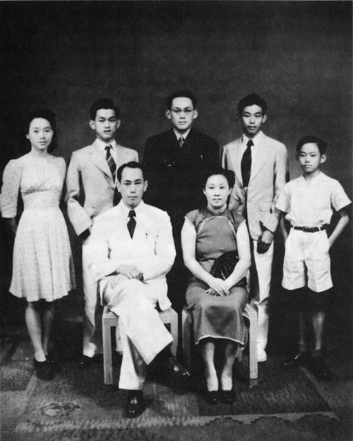 Lee family photo in 1946