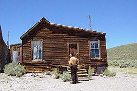 Lester E. Bell House