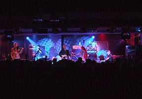 The Levellers během koncertu v Praze, listopad 2006
