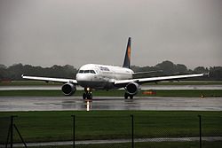 Lufthansa A320 (port).