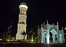 The main minaret, December 2014 Meunara utama Meuseujid Raya.JPG