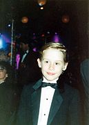 Macaulay Culkin 1991 - no red eyes.jpg