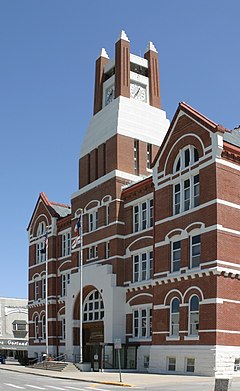 Het gerechtsgebouw in Oskaloosa, gebouwd in 1886, ligt aan de NRHP.  De architect was Henry C. Koch.