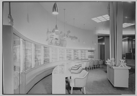 File:Martin's department store, business in Brooklyn, New York. LOC gsc.5a12239.tif