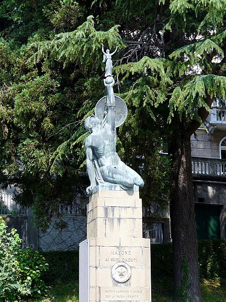 File:Masone-monumento ai caduti.jpg