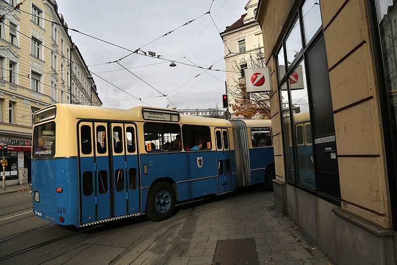 File:Max-Weber-Platz - MVG Museum Shuttle D7.jpg