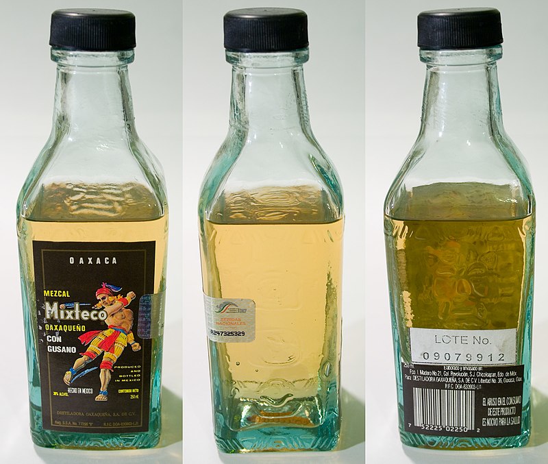 Mezcal, Ou Mescal, Boisson Aphrodisiaque Du Mexique, à Base De Tequila, De  Citron Et D'une Larve.