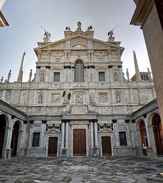 File:Milano Santa Maria dei Miracoli - facciata 1.jpg