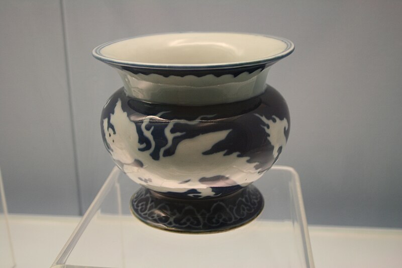 File:Ming Jingdezhen Porcelain, Xuande Reign 02.jpg