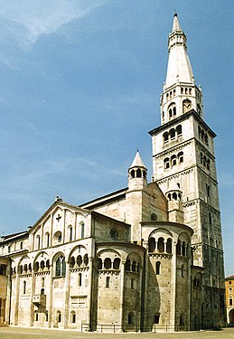 Modena Cathedral showing tri-apsidal eastern end, shallow transepts and square campanile