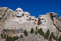 Čtyři prezidenti (zleva doprava): George Washington, Thomas Jefferson, Theodore Roosevelt a Abraham Lincoln.