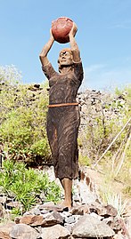 Estatua de una mujer aborigen en el parque temático Mundo Aborigen, Fataga (San Bartolomé de Tirajana)