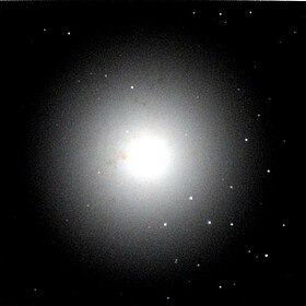 NGC 4636 couleur détouré 07 hSt 08686 WFPC2 f814w f547m pc sci.jpg