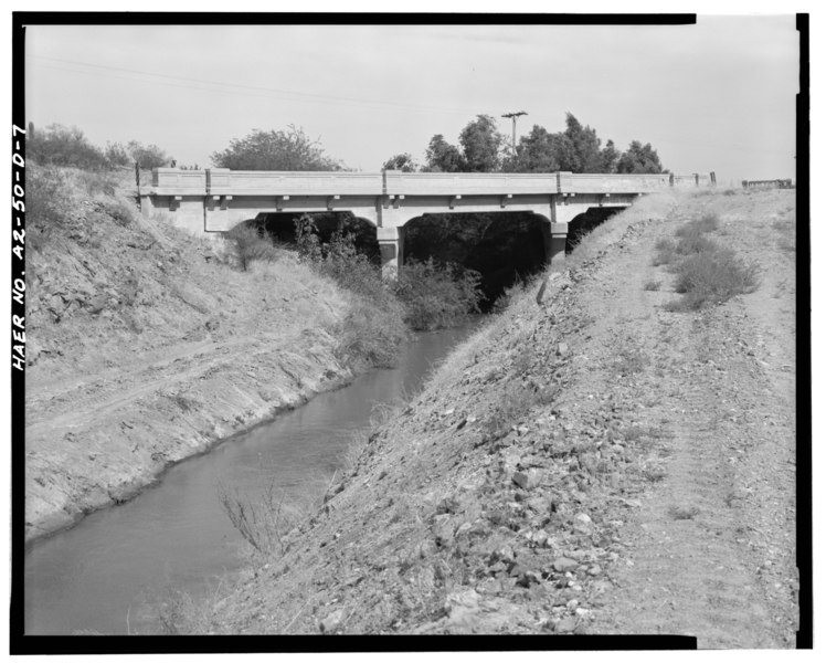 File:NORTH END CANAL BRIDGE ACROSS SAN TAN FLOOD-WATER CANAL. VIEW LOOKING EAST - San Carlos Irrigation Project, Sacaton Dam and Bridge, Gila River, T4S R6E S12-13, Coolidge, Pinal HAER ARIZ,11-COOL,1D-7.tif