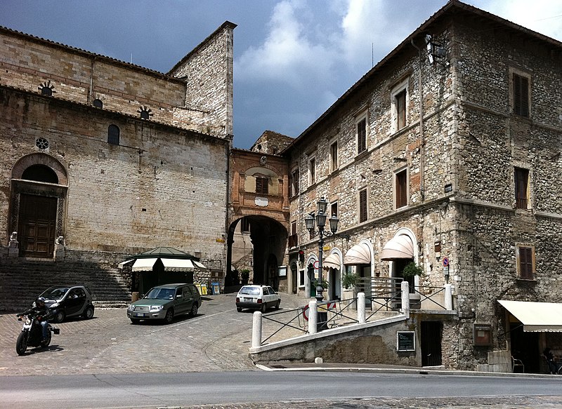 File:Narni, Piazza Giuseppe Garibaldi - panoramio.jpg