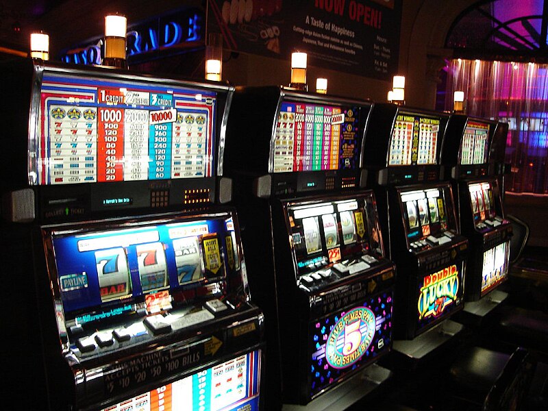 File:Nawlins Slot Machines 035.jpg