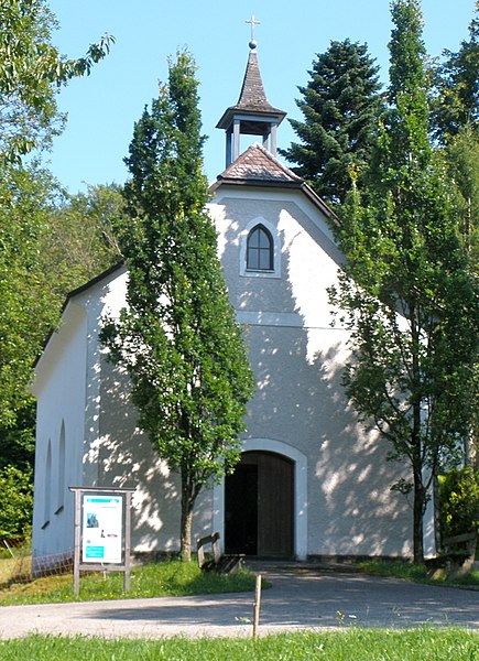 File:Neukirchen bei Altmünster Kalvarienbergkapelle.JPG