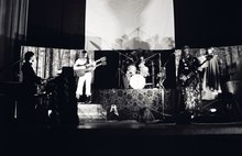 Neuschwanstein en concert 1976 avec "Alice in Wonderland" (de gauche à droite : Thomas Neuroth, Roger Weiler, Hans Peter Schwarz, Uli Limpert, Klaus Mayer).