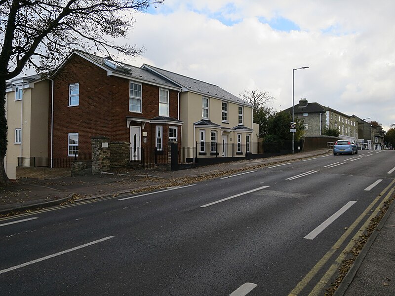 File:New houses by Old North Road - geograph.org.uk - 5179621.jpg