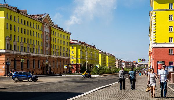 Leninsky Prospekt in central Norilsk (June 2016)