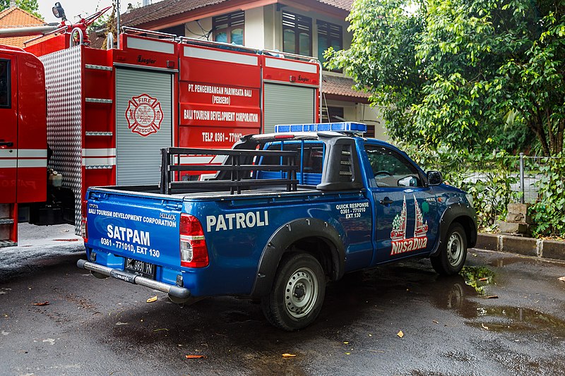 File:Nusa-Dua Bali Indonesia TOYOTA-Patrol-Car-01.jpg