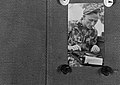 Oorlogscorrespondent Hofwijk van de Maasbode met zijn typemachine, Bestanddeelnr 8274.jpg