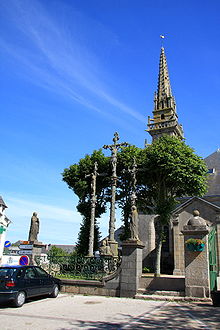 Le calvaire et l'église de Plouguerneau.