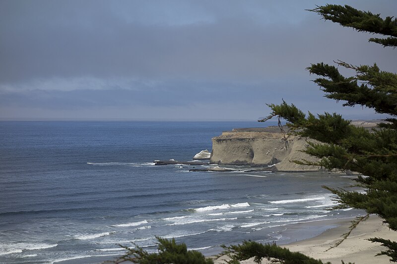 File:Pacific highway ca towards northwest II rx100 (14290987535).jpg