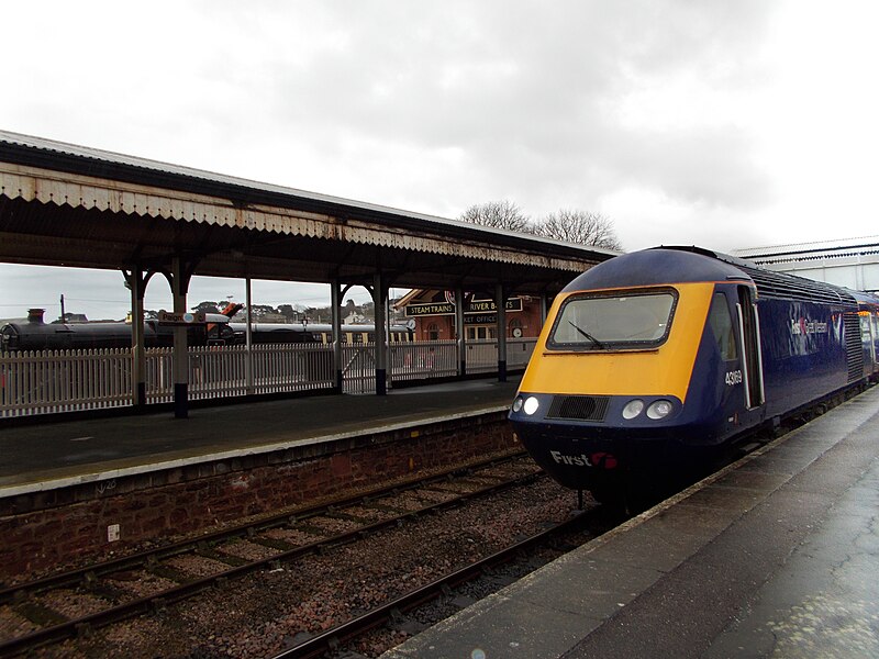 File:Paington railway station.jpg