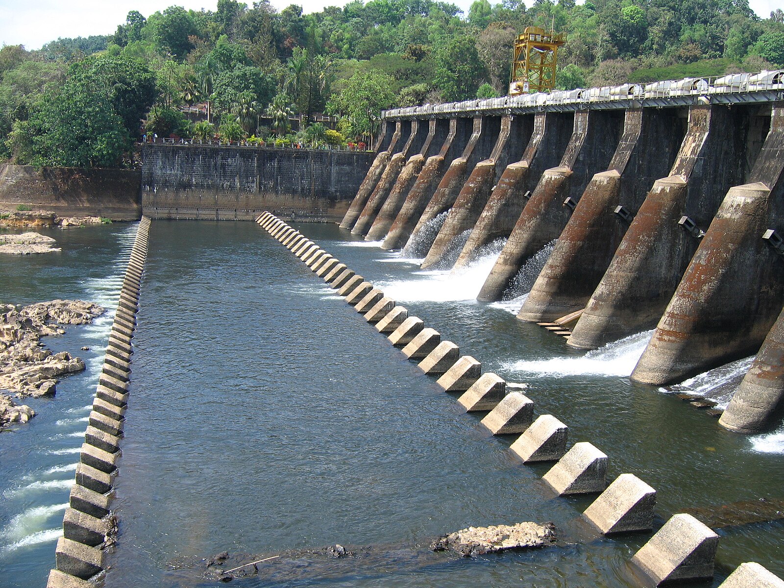 Плотина автор. Шаваньская плотина. Плотин. Плотина по английски. Dam dam Уфа.