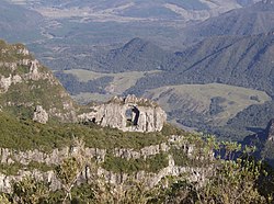 Pedra Furada, formación natural vista de la cumbre.