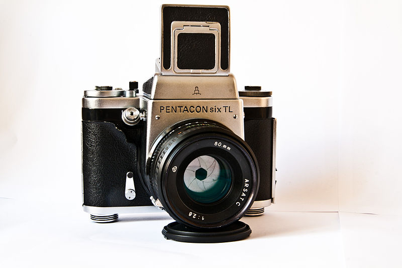 File:Pentacon Six TL Medium Format SLR Camera with Arsat C 80mm F2.8 Lens.jpg